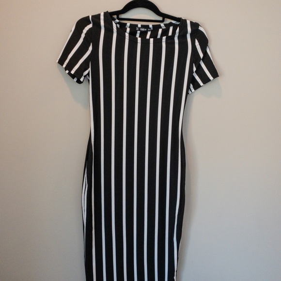 SHEIN Dresses & Skirts - ✨SHEIN (NWOT) Vertical Striped Long Sheath Dress✨